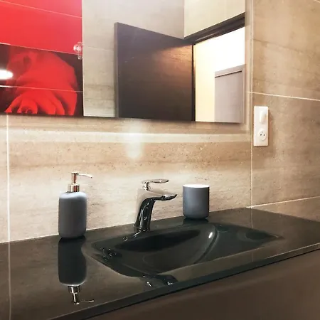 L'aiglon Apartment *